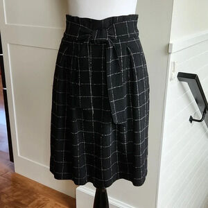 || H&M|| black skirt